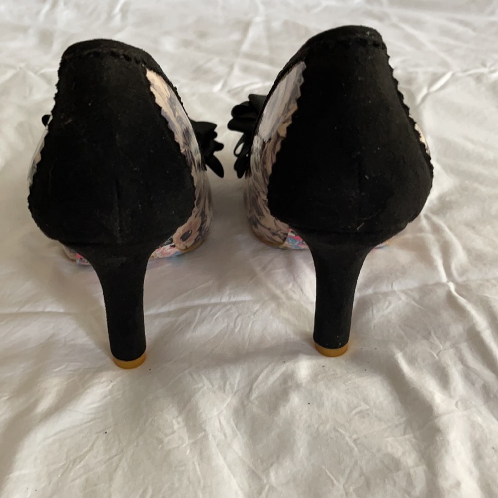Irregular choice rose patterned hills size 42 new - Picture 3 of 4